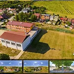 Rekreacni Na Jizni Morave Feriehus *